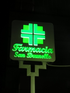 Farmacia San Brunello - Croce su palo